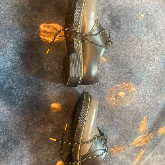 Shoes - Picture 2 of 3